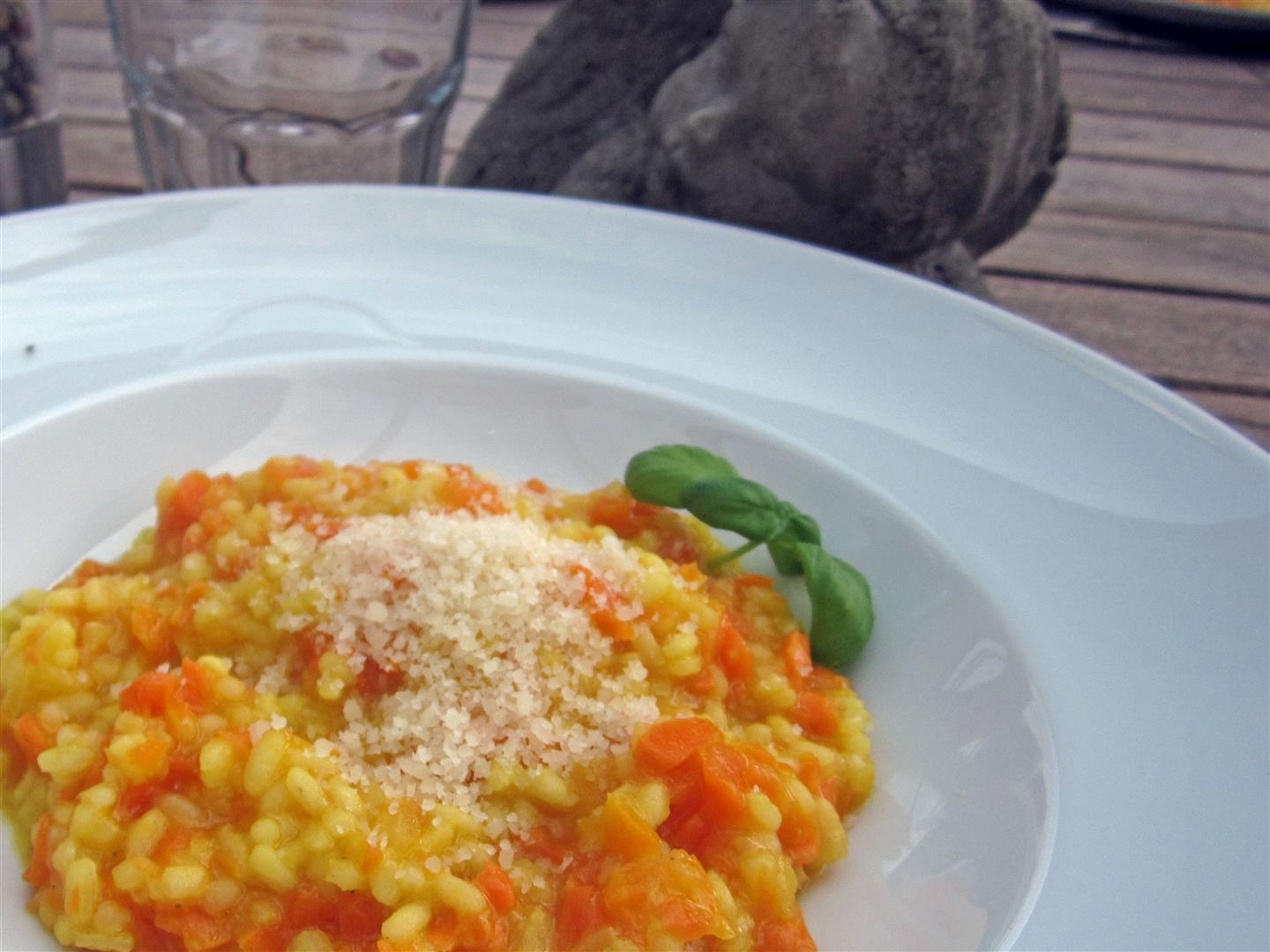 Möhren-Risotto mit Safran - Chilirosen