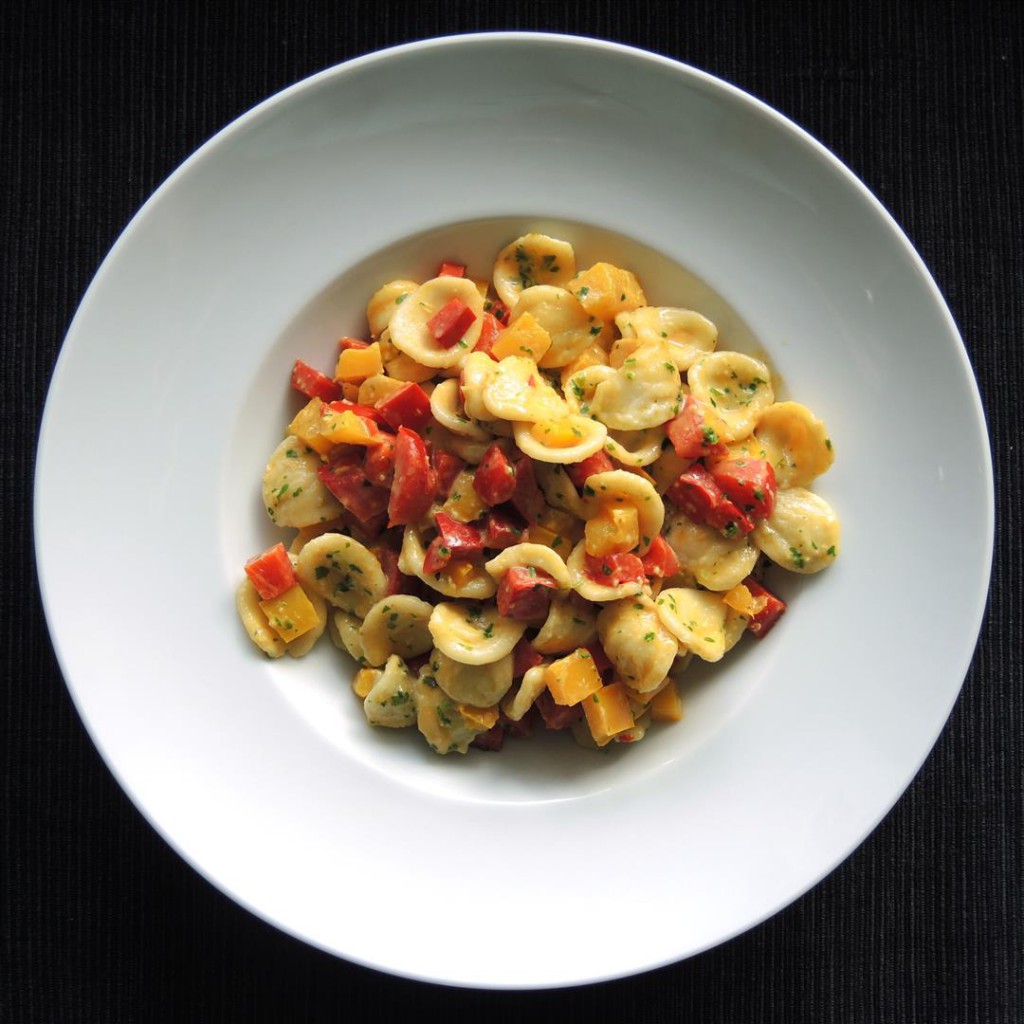 Pasta mit Koriander-Mandel-Pesto - Chilirosen